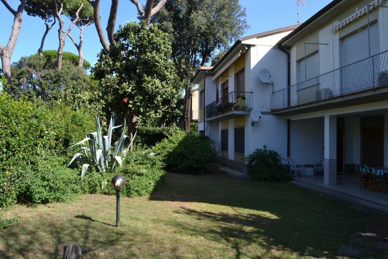 Pineta Apartament Tirrenia Eksteriør billede